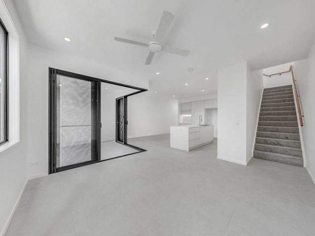 Townhouse for rent in Toombul, Queensland