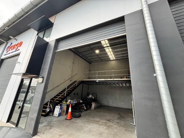 Warehouse for rent in Toombul, Queensland