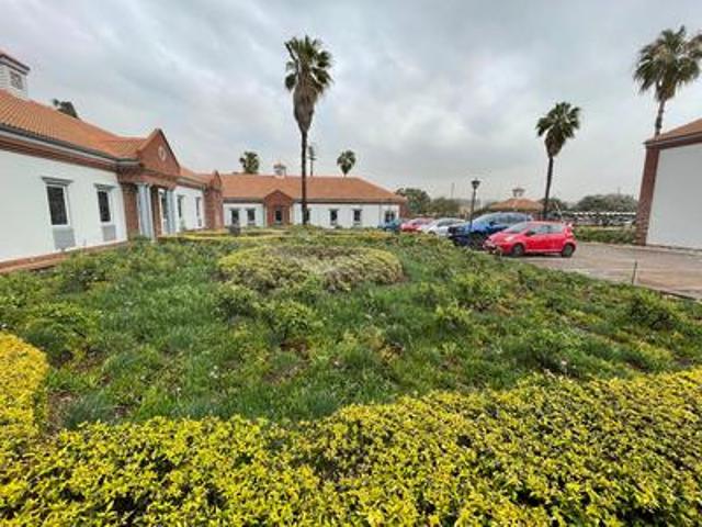 Commercial for rent in Die Hoewes, Centurion