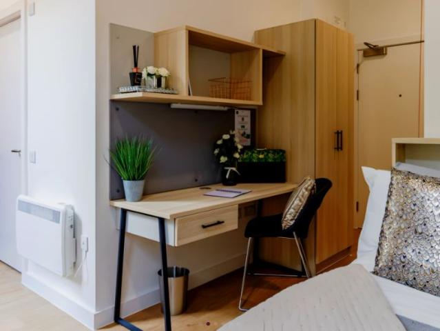 Studio for rent in St Ann's, Haddon