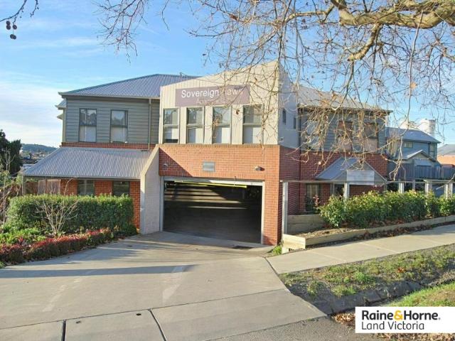 Townhouse for sale in Golden Point