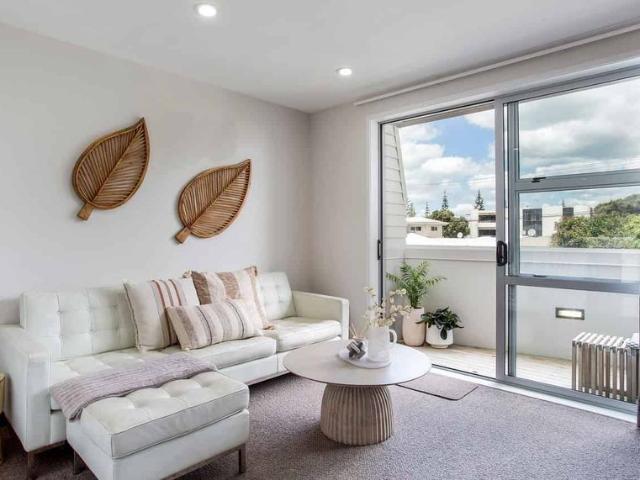 Townhouse for rent in Whangaparaoa