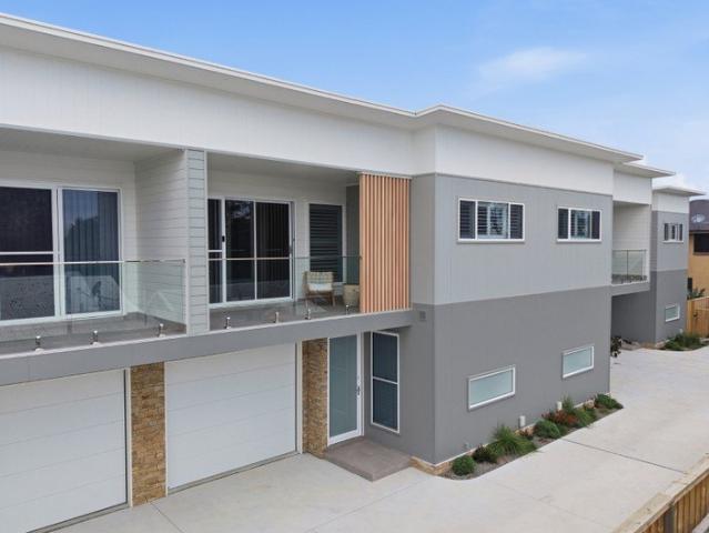 Townhouse for sale in Long Jetty, New South Wales