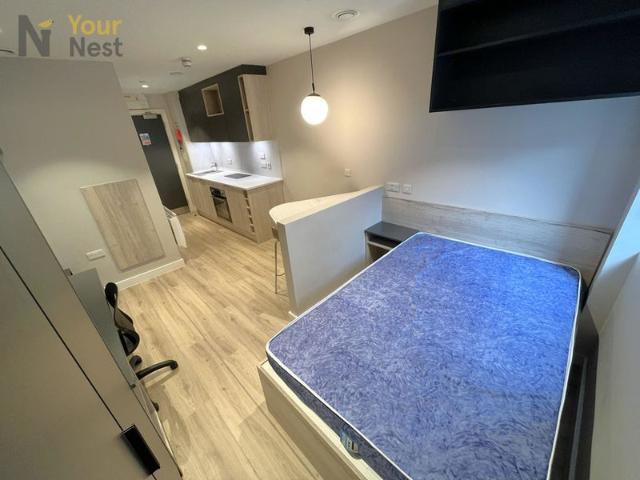 Studio for rent in West Yorkshire