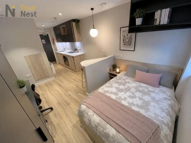 Studio for rent in West Yorkshire