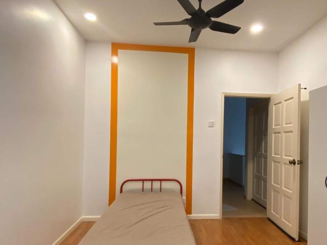 Room for rent in Petaling, Alam Impian