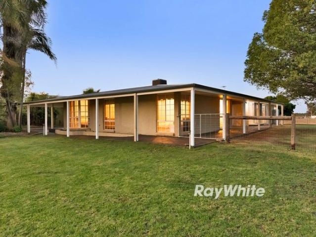 Cottage for sale in Nangiloc, Victoria