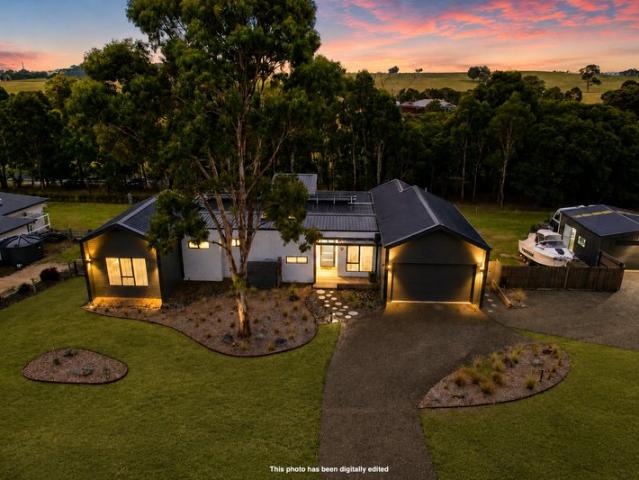 House for sale in Victoria