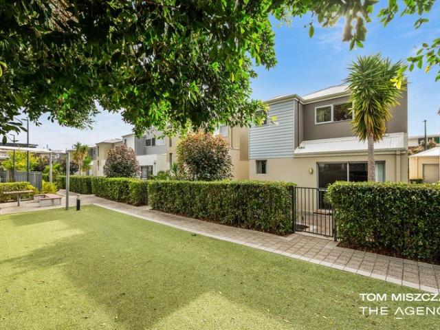 Townhouse for sale in Queens Park, Western Australia