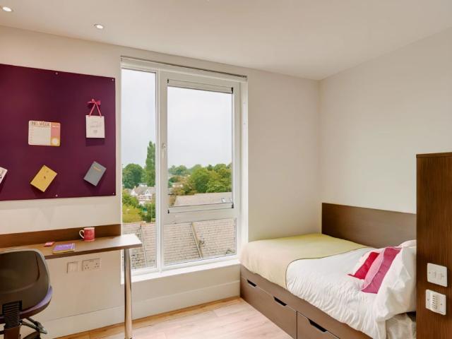 Room for rent in Surbiton, Greater London