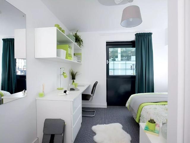 Room for rent in Canon's Marsh, Bristol