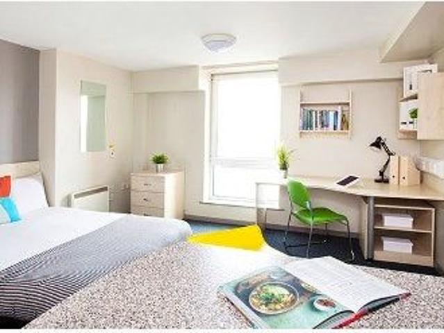 Room for rent in Hyde Park, West Yorkshire