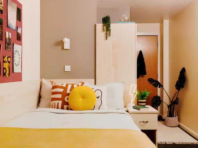Room for rent in Hyde Park, West Yorkshire