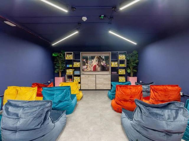 Room for rent in City Centre, Isle Of Man