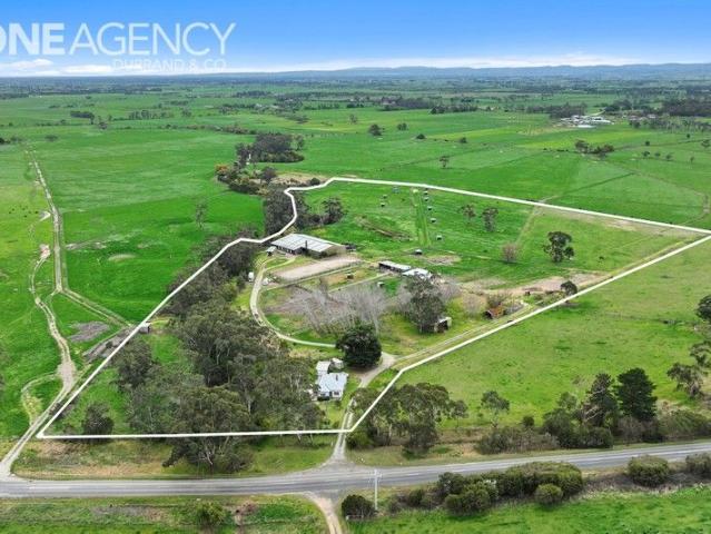 Cottage for sale in Camerons Creek, Victoria