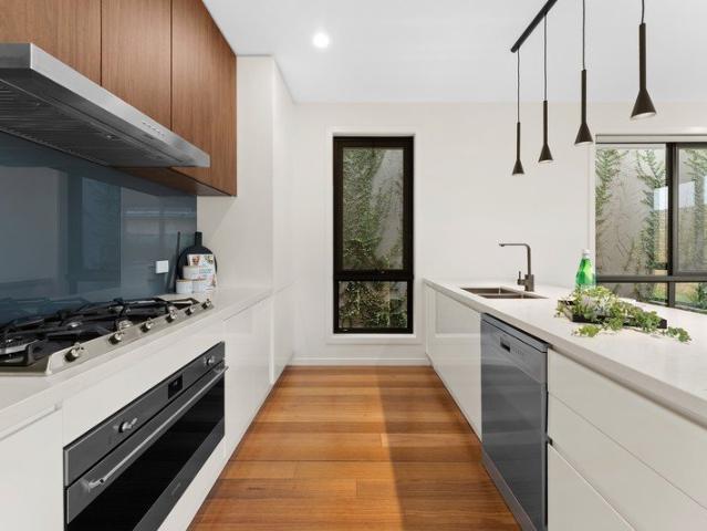 Townhouse for rent in Bentleigh East, Melbourne