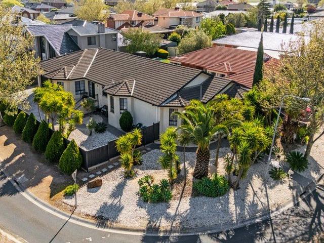 House for sale in Taylors Lakes, Melbourne