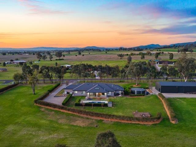 Cottage for sale in Piallamore, New South Wales