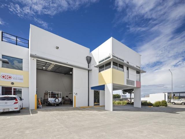 Warehouse for rent in Toombul, Queensland