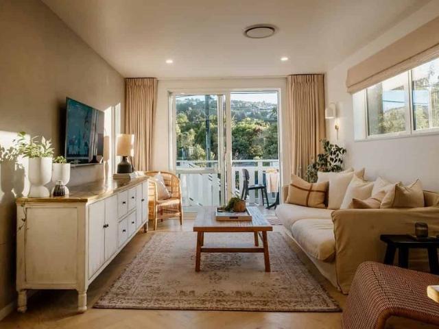 Townhouse for rent in Chaslands, Canterbury