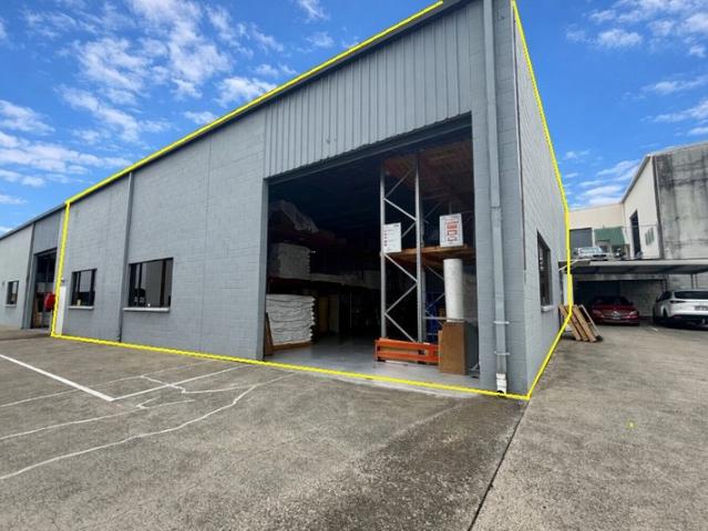 Warehouse for rent in Toombul, Queensland