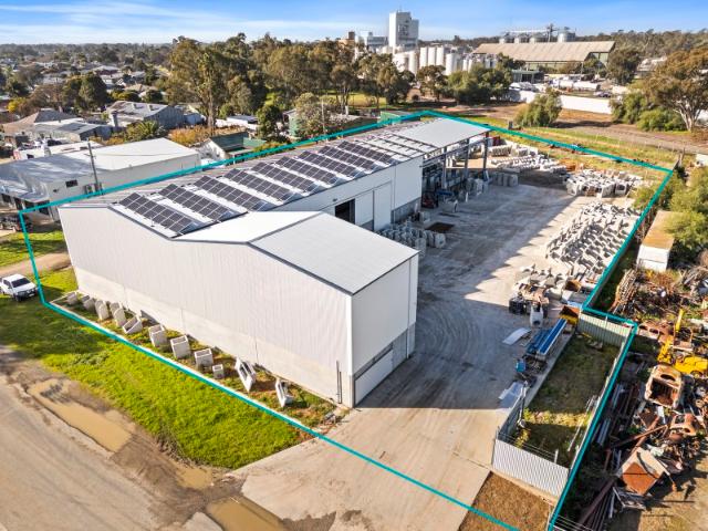 Warehouse for sale in Kaarimba, Victoria