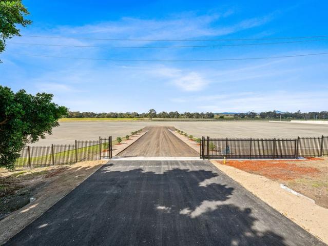 Warehouse for rent in Toombul, Queensland
