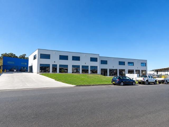 Warehouse for rent in Bowen, Orange