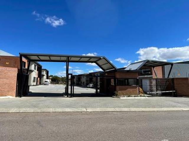 Commercial for rent in Olievenhoutbos, Gauteng
