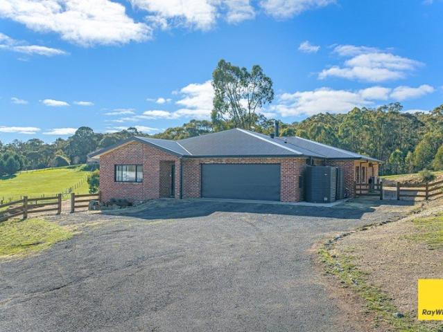 House for sale in Victoria