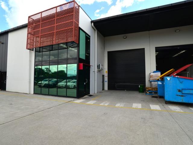 Warehouse for rent in Toombul, Queensland