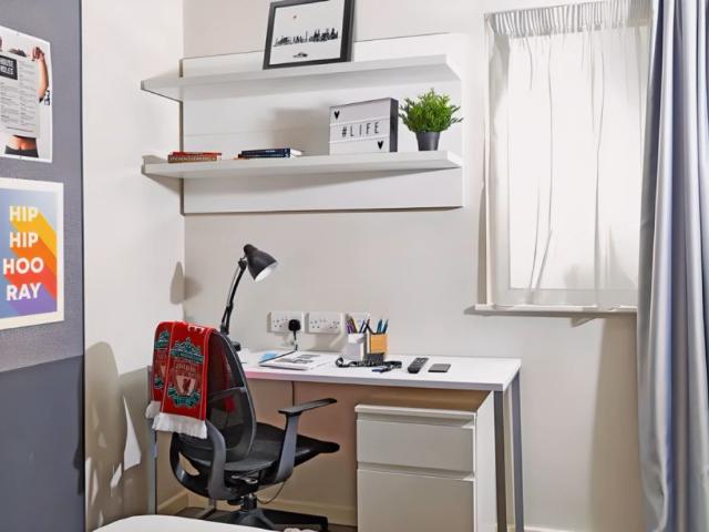 Studio for rent in Calderstones