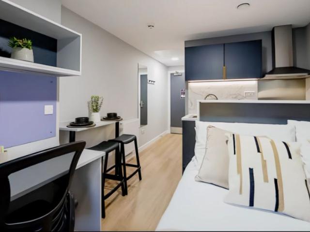Studio for rent in Merchant City, Scotland