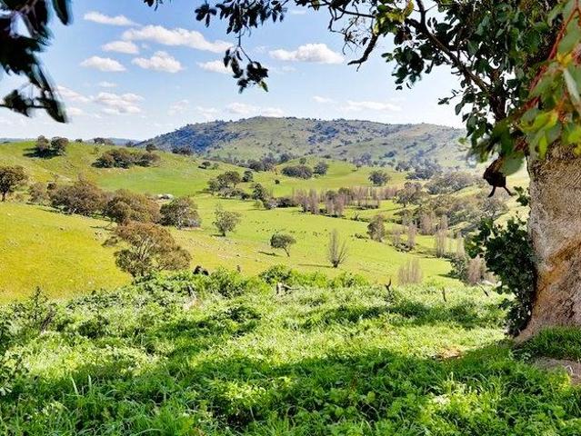 Cottage for sale in Kelvin View, Victoria