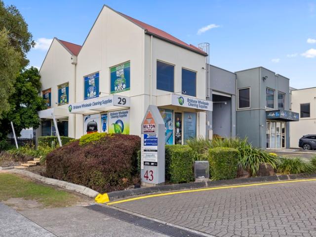 Warehouse for rent in Toombul, Queensland