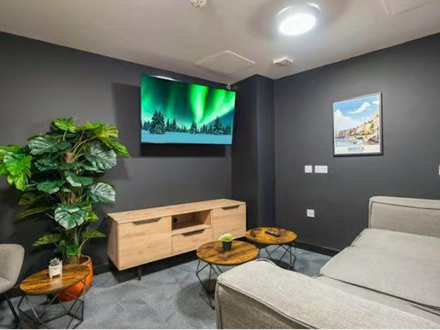 Studio for rent in Stokes Croft, Bristol