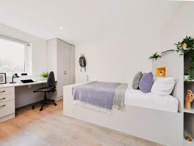 Studio for rent in Kings Worthy, Hampshire