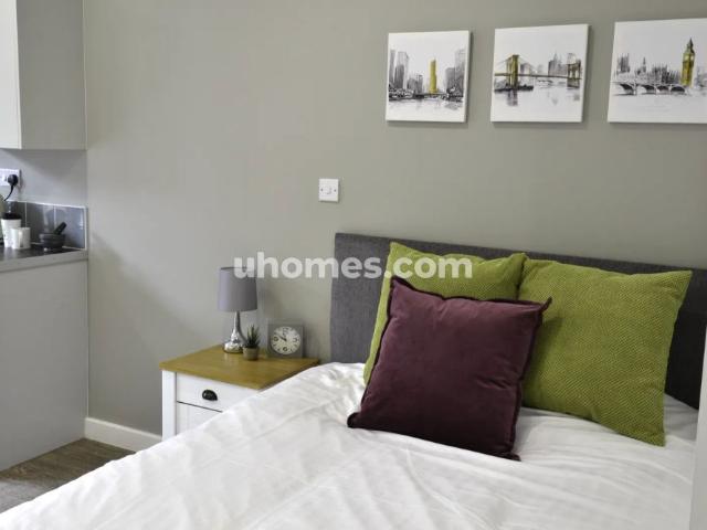 Studio for rent in St Ann's, Haddon