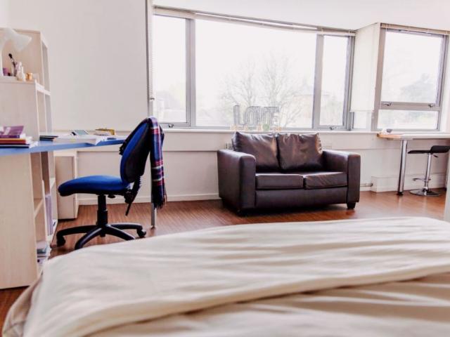 Studio for rent in Tyndall's Park, Feckenham