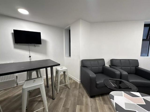 Studio for rent in St Ann's, Haddon
