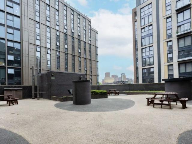 Studio for rent in Hyde Park, West Yorkshire