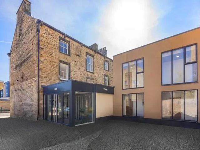 Studio for rent in Moorlands, Bare