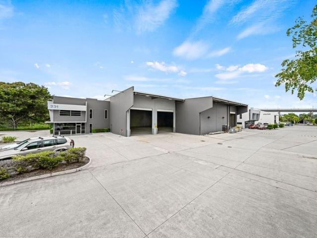 Warehouse for rent in Toombul, Queensland