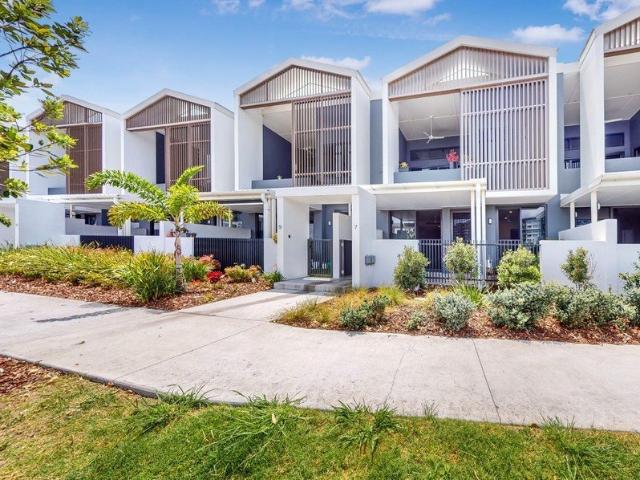 Townhouse for sale in Kings Creek, Queensland