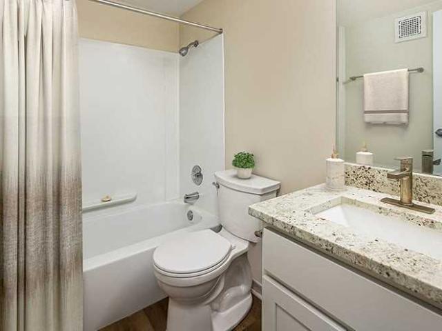 Apartment for rent in Downers Grove, Illinois
