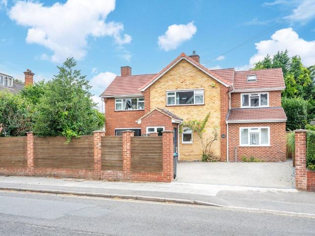 House for rent in Motspur Park, Greater London