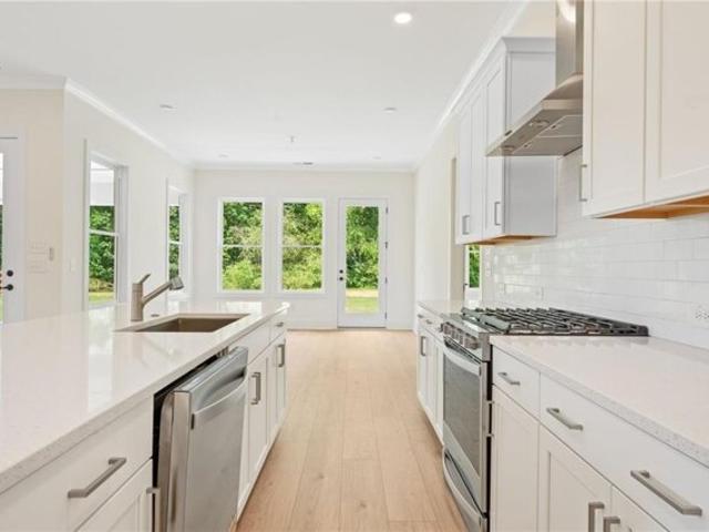 House for sale in Canton