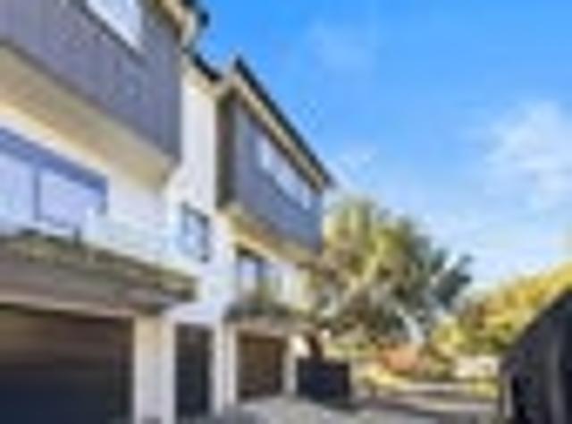 Townhouse for sale in Point England, Oroua County