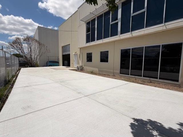 Warehouse for rent in Toombul, Queensland