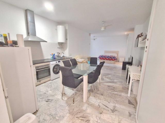 Casa en venta en Barriada Islas Canarias, Costa del Sol Occidental
